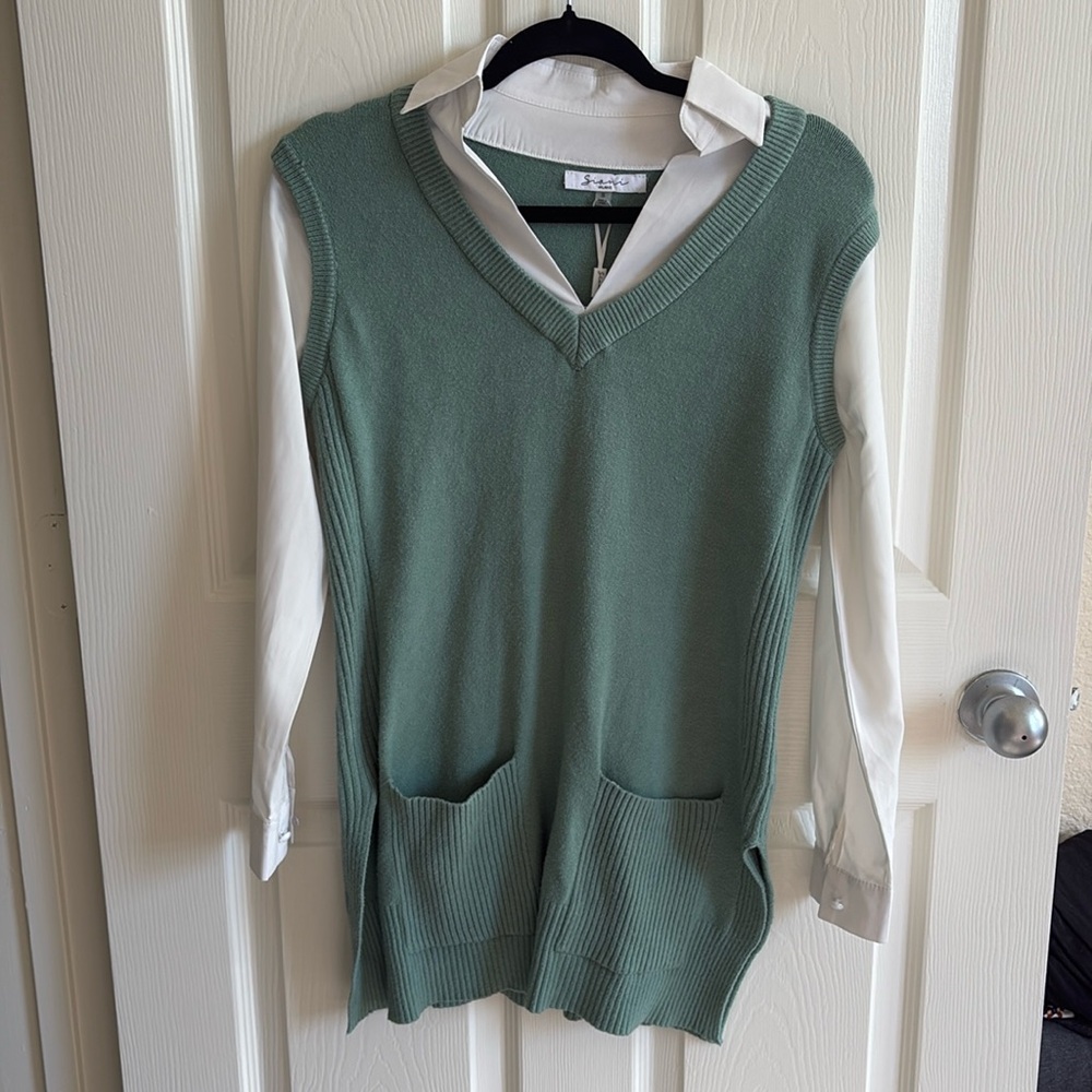 Cozy vest with collard white, long sleeve